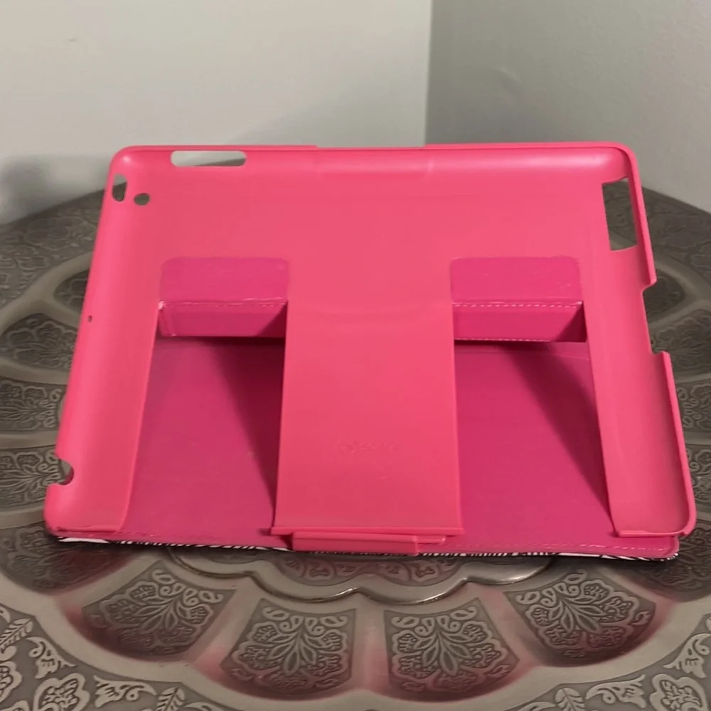 ☀️5/$20 Speck IPad Case.